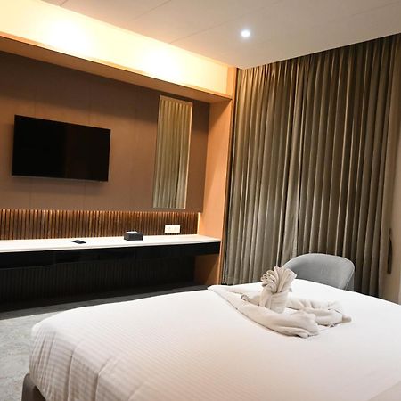 Vantara Suites Vellore Extérieur photo