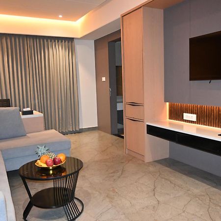 Vantara Suites Vellore Extérieur photo