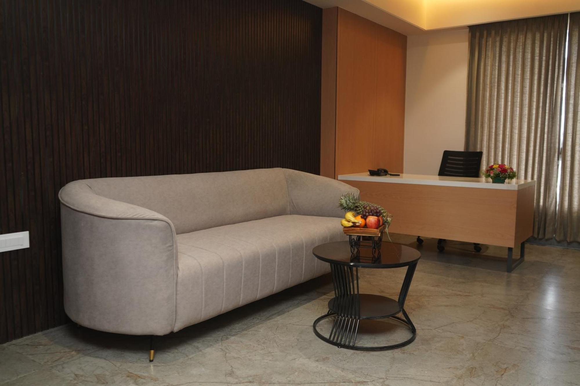 Vantara Suites Vellore Extérieur photo