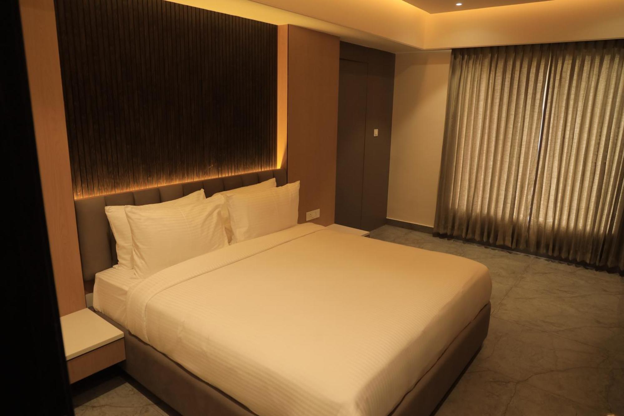 Vantara Suites Vellore Extérieur photo