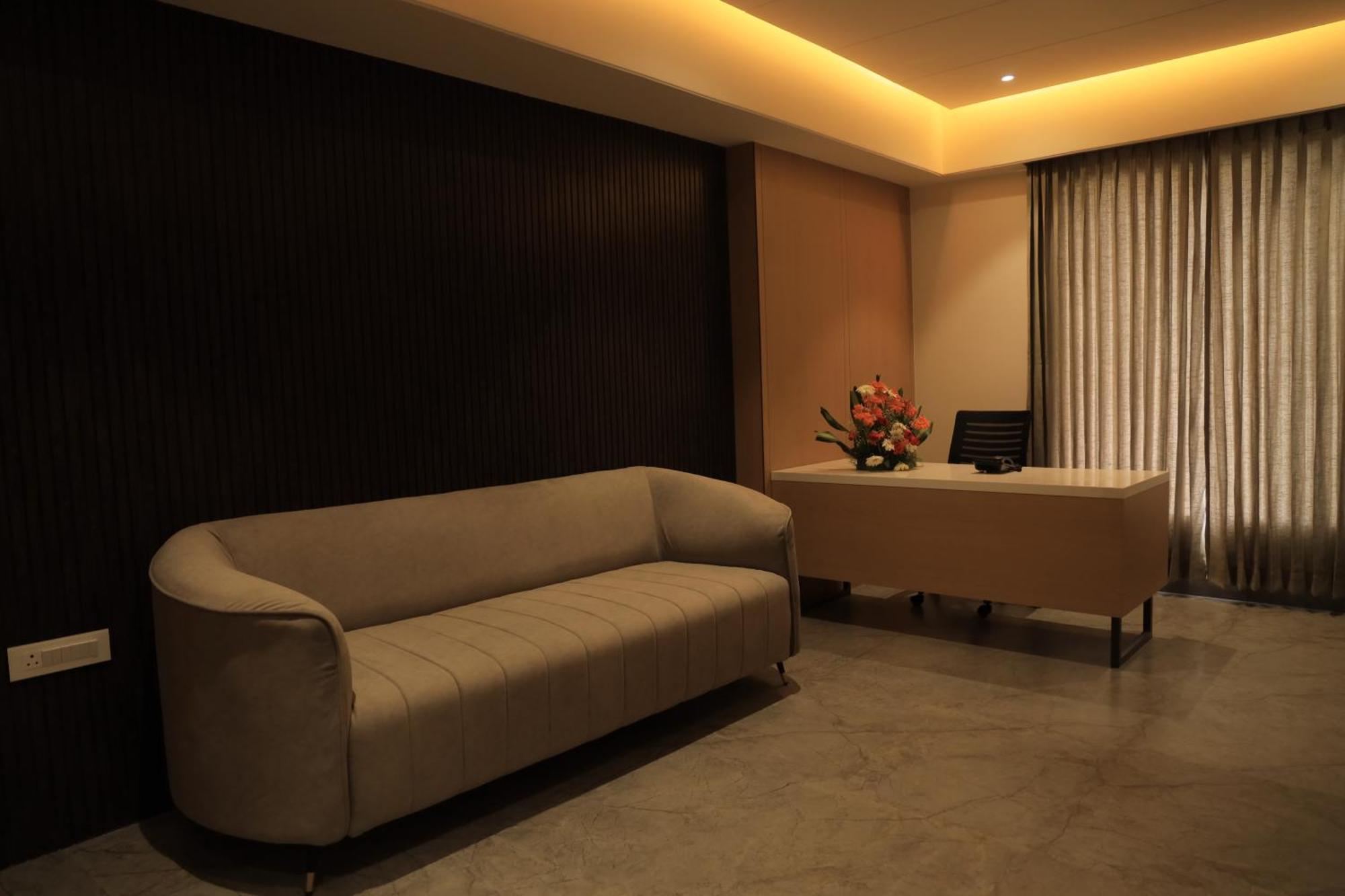 Vantara Suites Vellore Extérieur photo