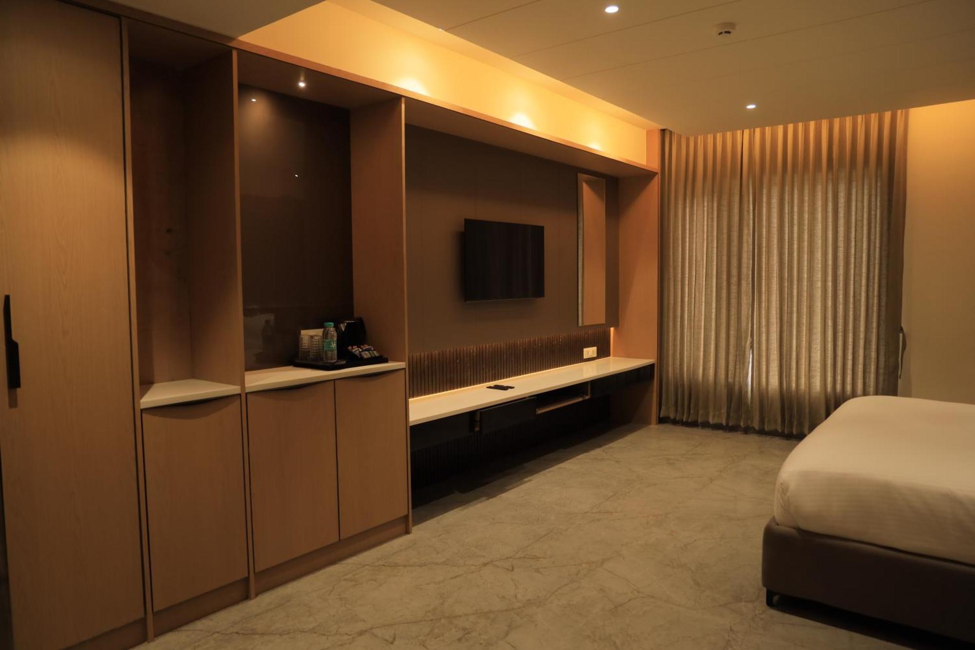 Vantara Suites Vellore Extérieur photo
