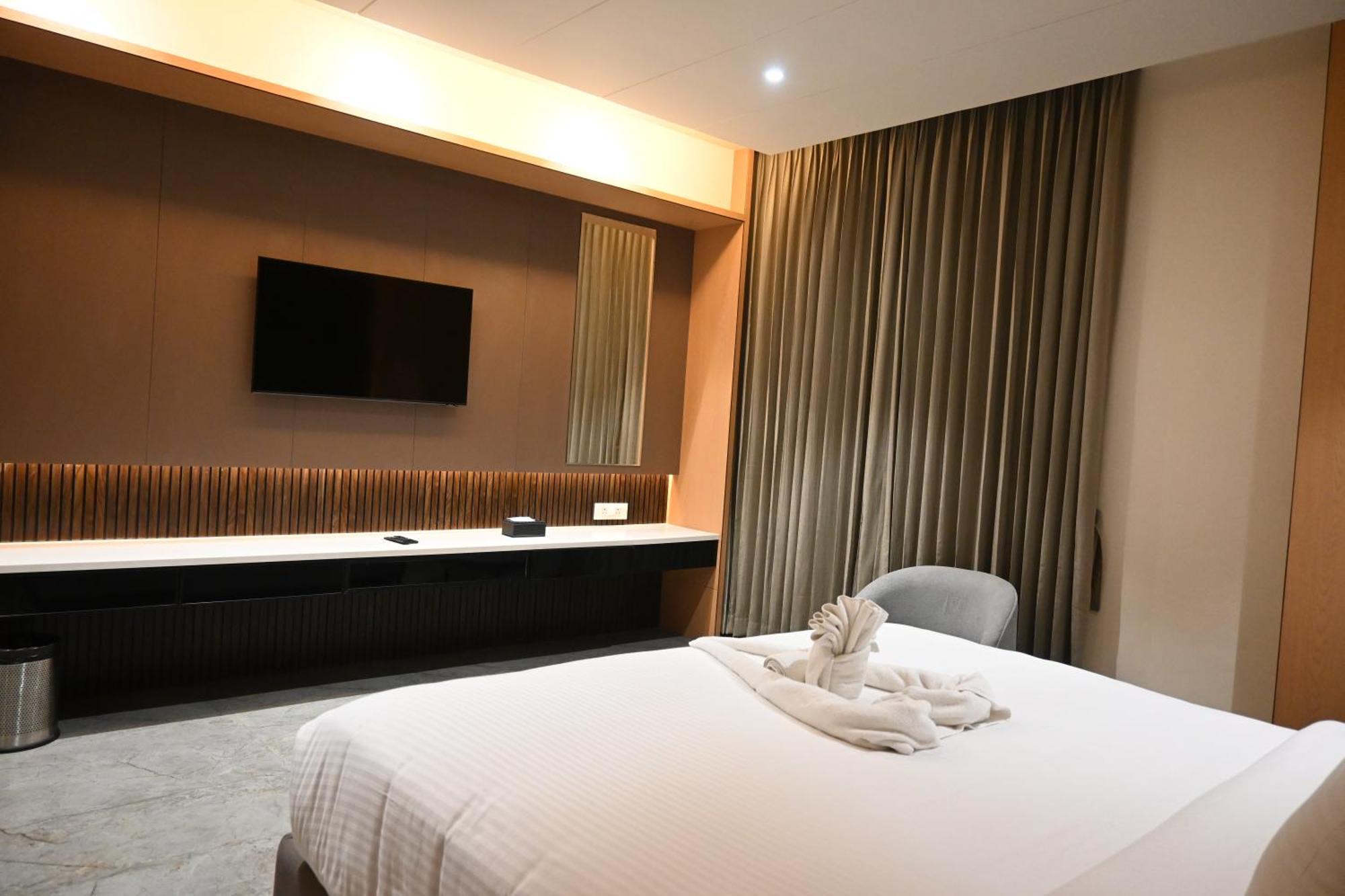 Vantara Suites Vellore Extérieur photo