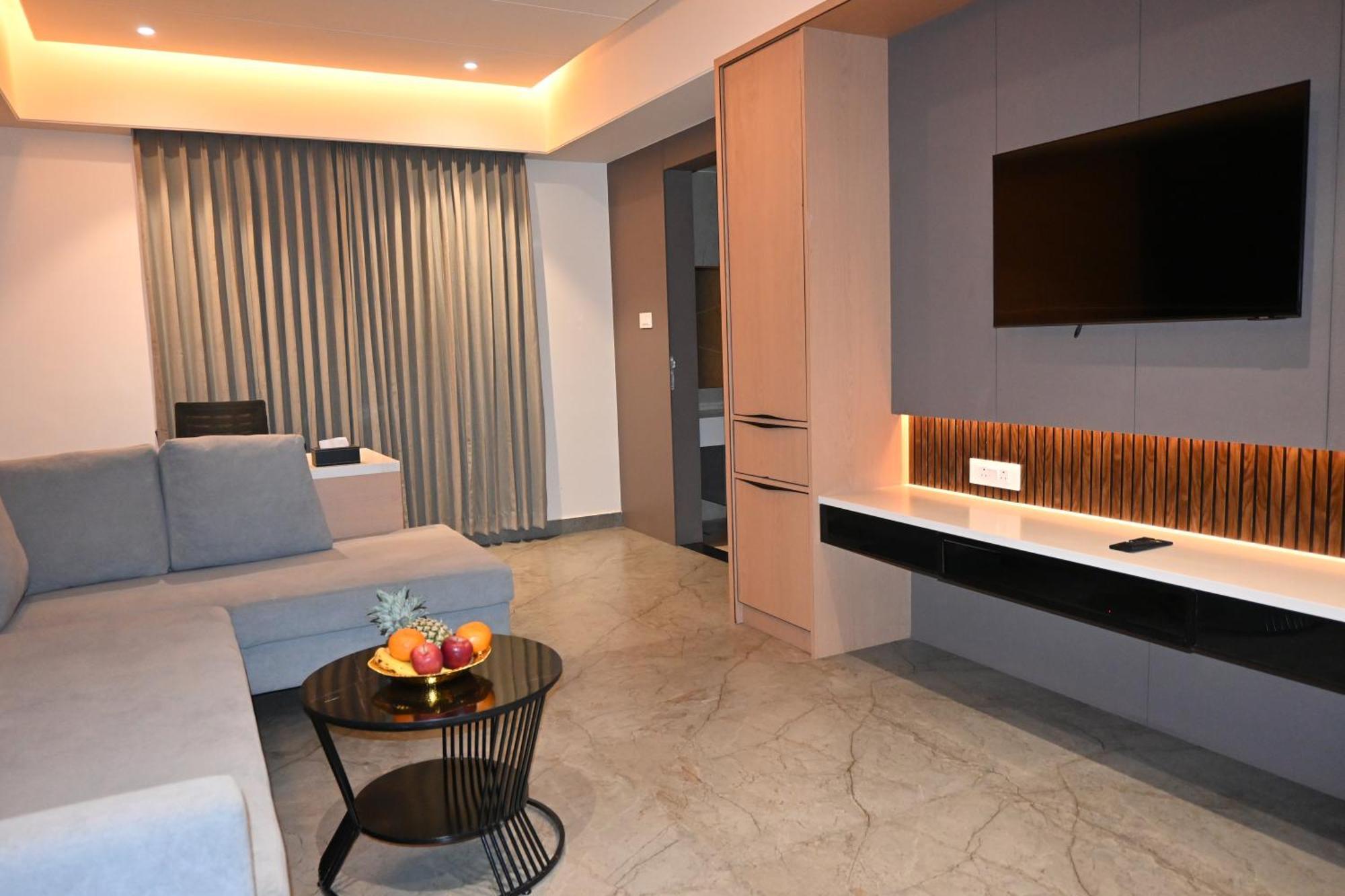 Vantara Suites Vellore Extérieur photo